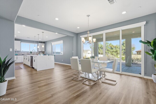 Building Photo - 41638 Cielo Vista Dr