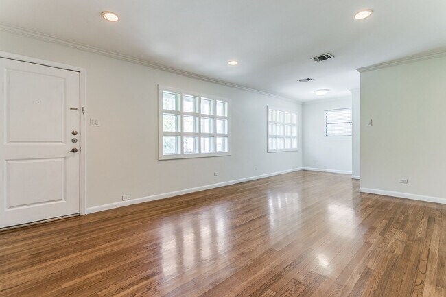 Building Photo - BOUTIQUE ALAMO HEIGHTS 1-BEDROOM APARTMENT