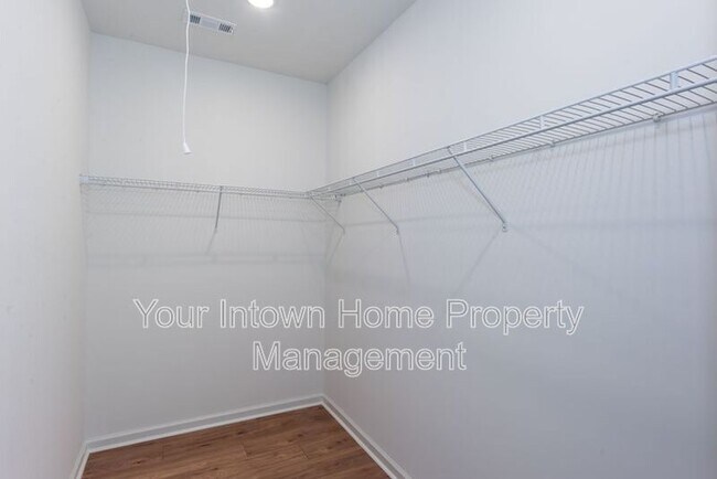 Building Photo - 2800 Mango Cir NW