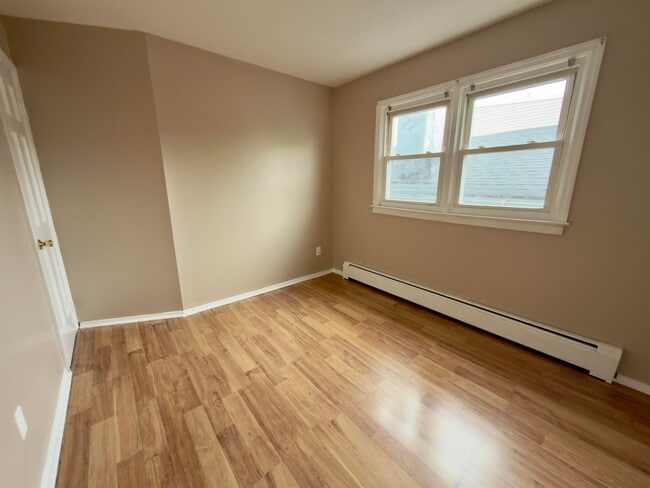 Building Photo - 215 Seaview Ave