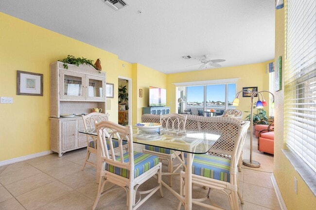 Building Photo - Beautiful Fully Furnished 3/2 Bouchelle Is...
