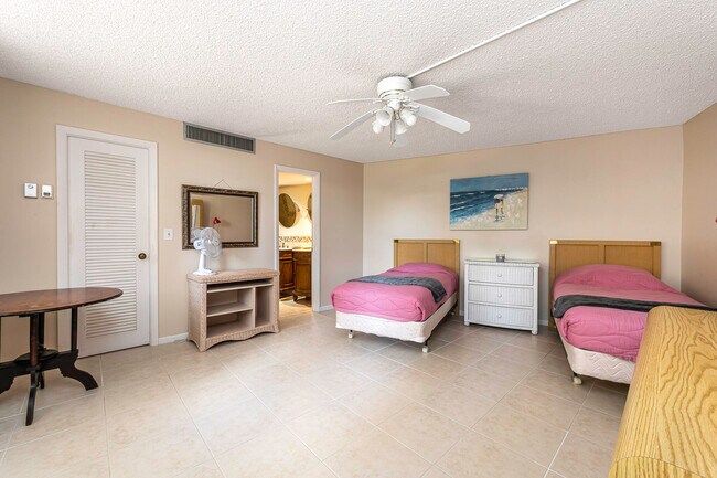 Building Photo - 2800 N Ocean Dr