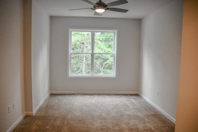 Building Photo - 2 Winslow Ln