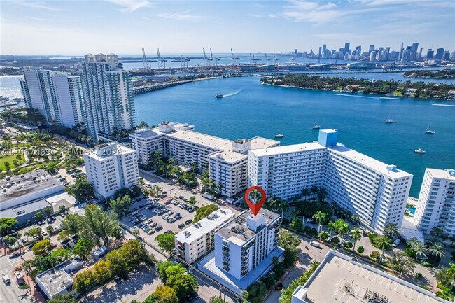 Building Photo - 899 West Dr