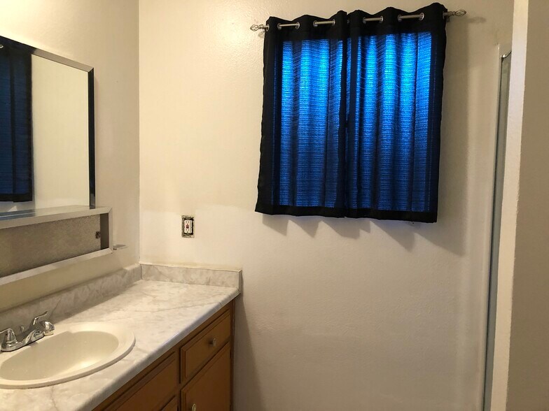 Master Ensuite - 888 Ponderosa Dr