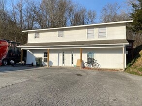 Building Photo - 709 Old Knoxville Hwy