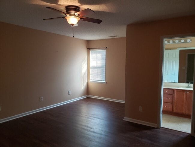 Building Photo - 3 bedroom/2 bath home Sneads Ferry