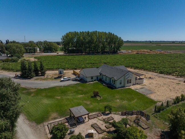 Building Photo - 53953 S River Rd