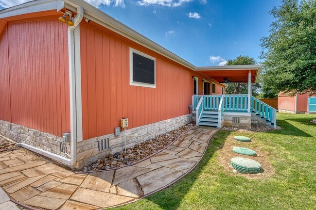Building Photo - 826 Sandy Mountain Dr