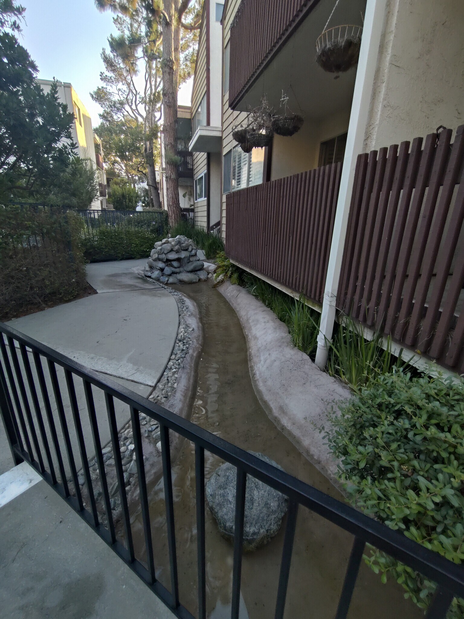 Building Photo - 5950 Canterbury Dr