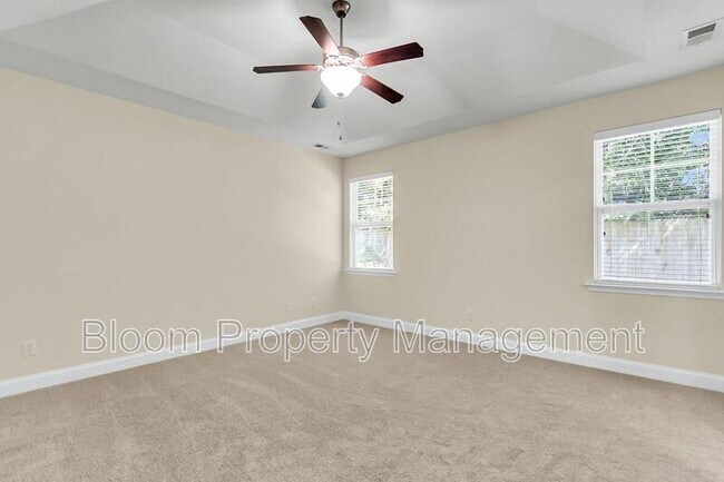 Building Photo - 2649 Lohr Dr