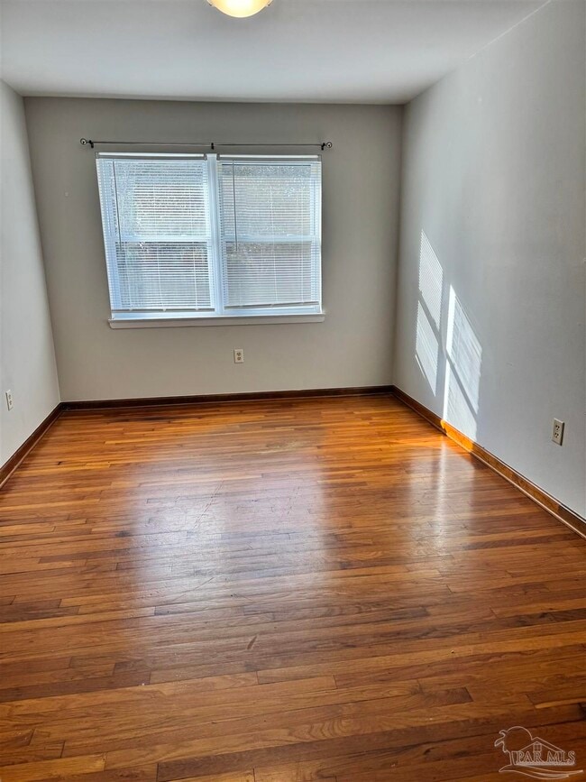 Building Photo - 117 S Sunset Blvd