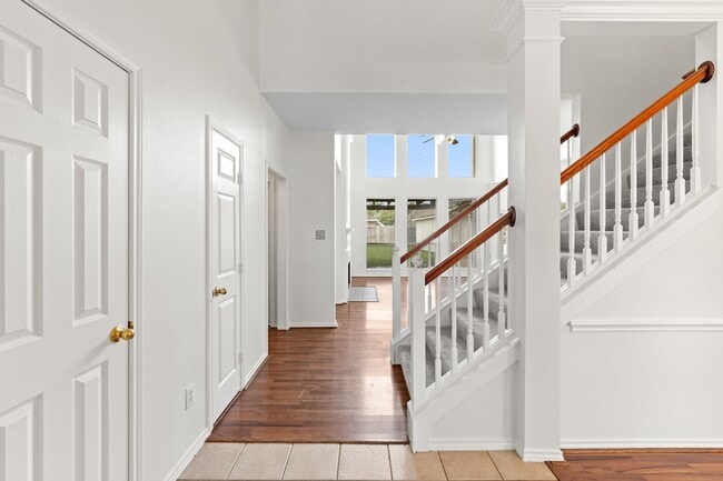 Building Photo - 2122 Hill Canyon Ct