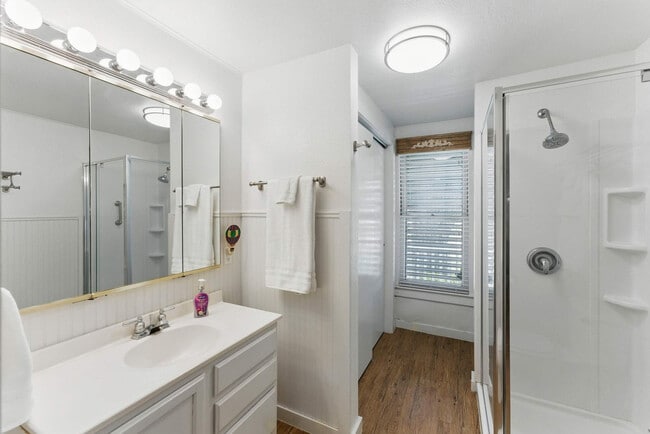 Building Photo - 175 Fredericksburg Rd