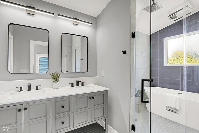 Building Photo - 816 East 21st St