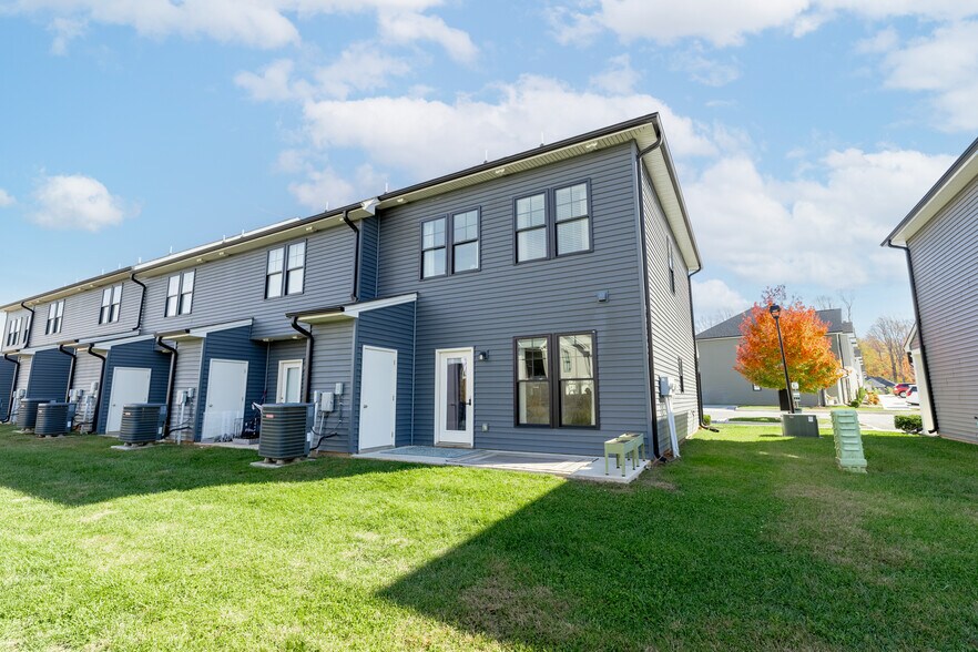 Building Photo - 71 Warwick Dr