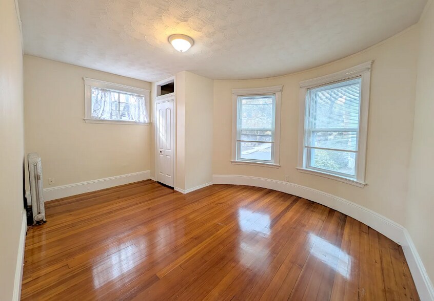 Building Photo - 14 Sanborn Ave