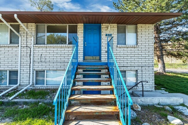 Building Photo - 817 W Heather Ln