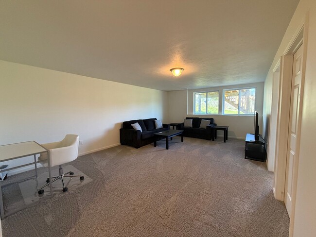 Building Photo - Spacious & Partially Furnished 5-Bedroom Colonial in Allendale's Maple Pond Community