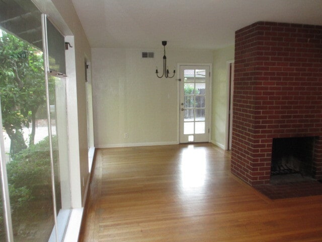 Building Photo - 3 bedroom home close to Land Park