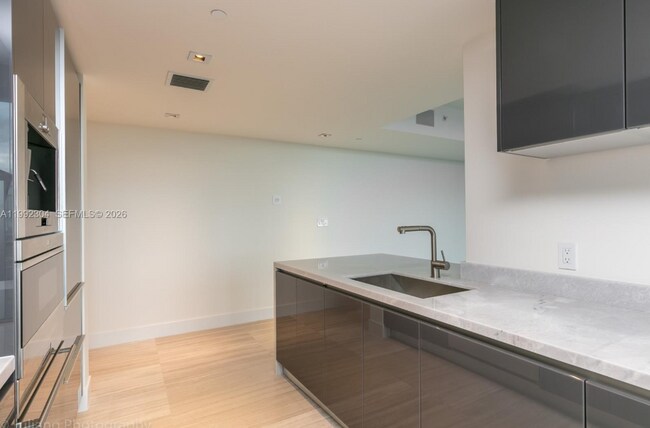 Building Photo - 1451 Brickell Ave