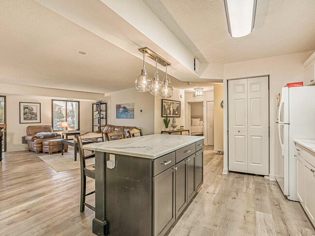 Building Photo - 400 20th Ave N