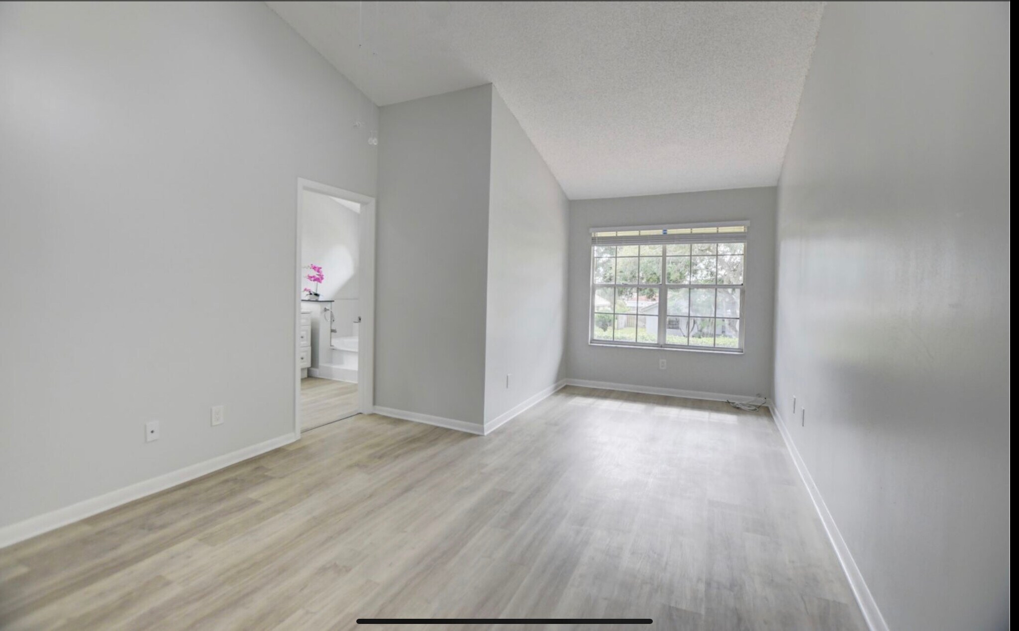 Building Photo - 5286 Sapphire Vly