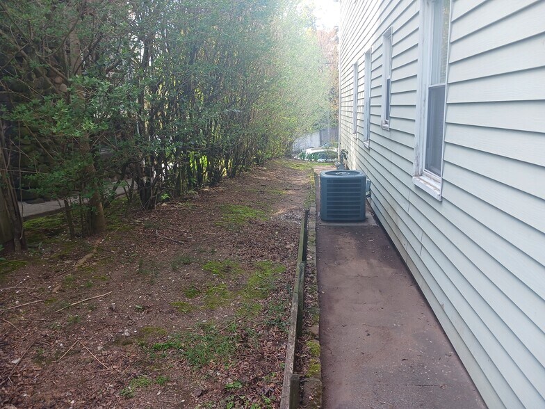 Building Photo - 261 View St