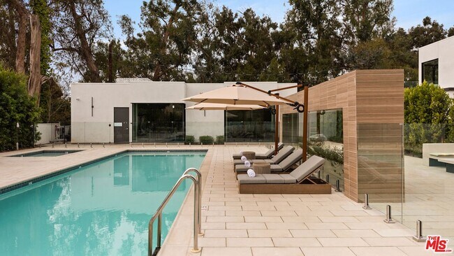 Building Photo - 505 S Barrington Ave