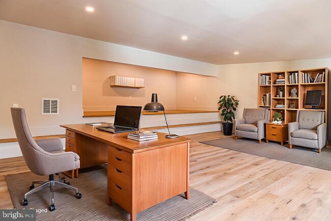 Building Photo - 37 Oakland St