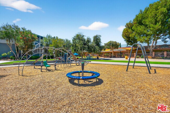 Building Photo - 6305 Green Valley Cir