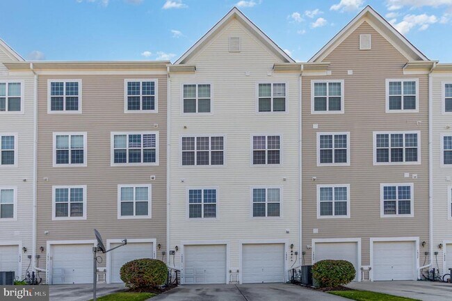 Building Photo - 1650 Mohegan Dr