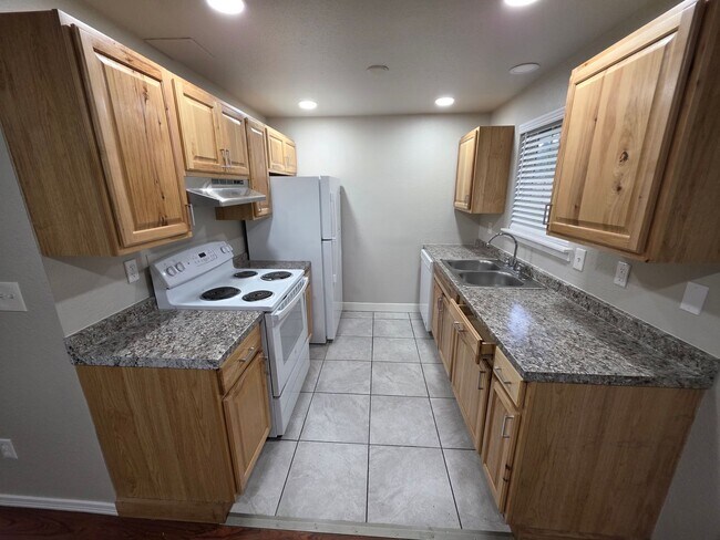 Building Photo - 17416-17418 8TH AVE CT E