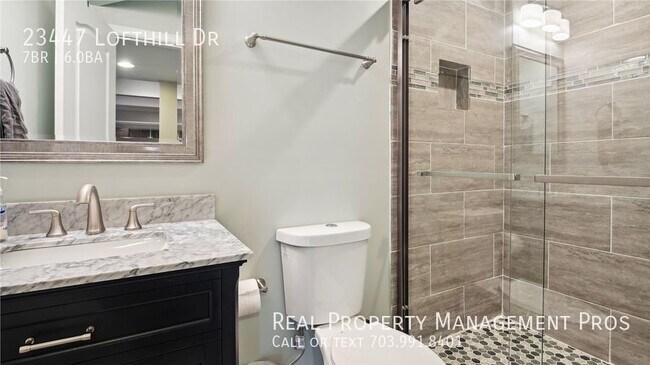 Building Photo - Beautifully Maintained 7 Bedroom 6 Bath Ho...