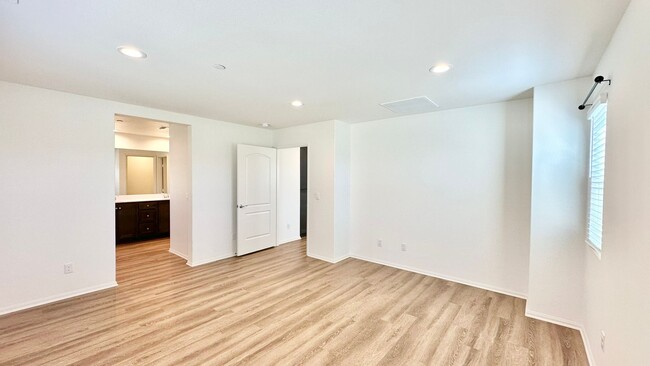 Building Photo - Beautiful Newer Construction Two-Story Hom...