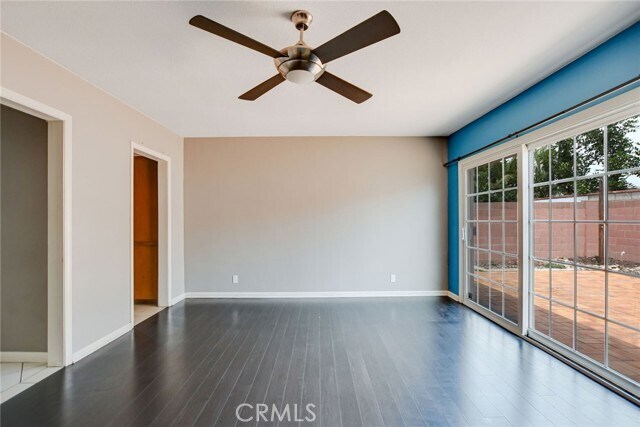 Building Photo - 1015 E Walnut Ave