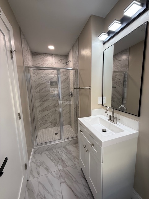 private full-size bathroom - 218 Elizabeth Ave