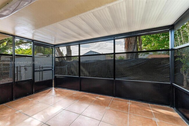 Building Photo - 1048 NW 32nd Pl