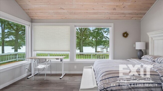 Building Photo - Gorgeous Waterfront Property with 4 Bedroo...
