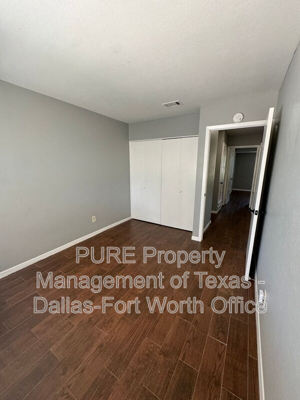 Building Photo - 4256 Ambrose Dr