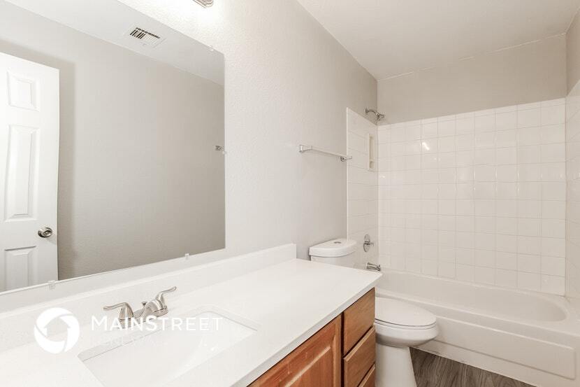 Building Photo - 526 E Utopia Rd