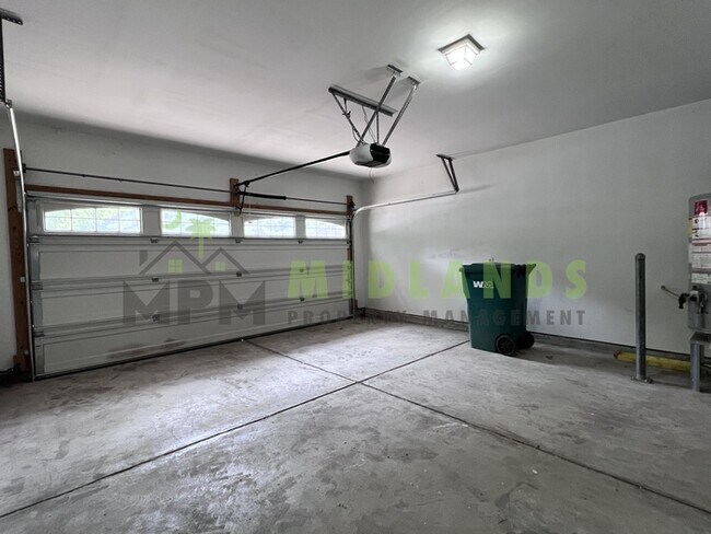 Building Photo - 112 Saluda Springs Ct