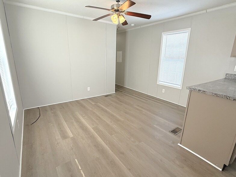 Building Photo - 82 East Dr