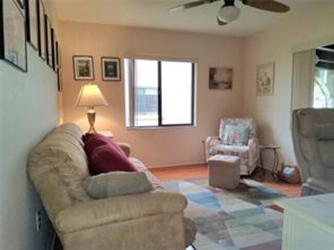 Building Photo - Seasonal 3/2/2 waterfront villa in Punta Gorda
