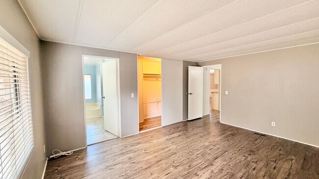 Building Photo - 33259 Homestead Ln
