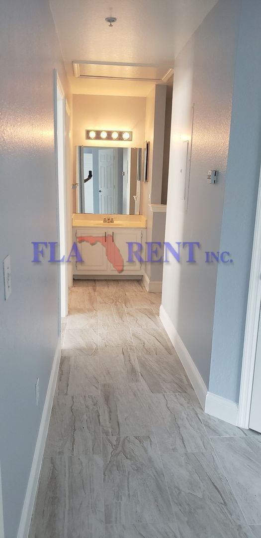 Building Photo - 4 BR / 3 FULL BATH (INCLUDES 2 MASTERS) 2 STORY (NEAR DISNEY!) GATED COMMUNITY WITH COMMUNITY POO...