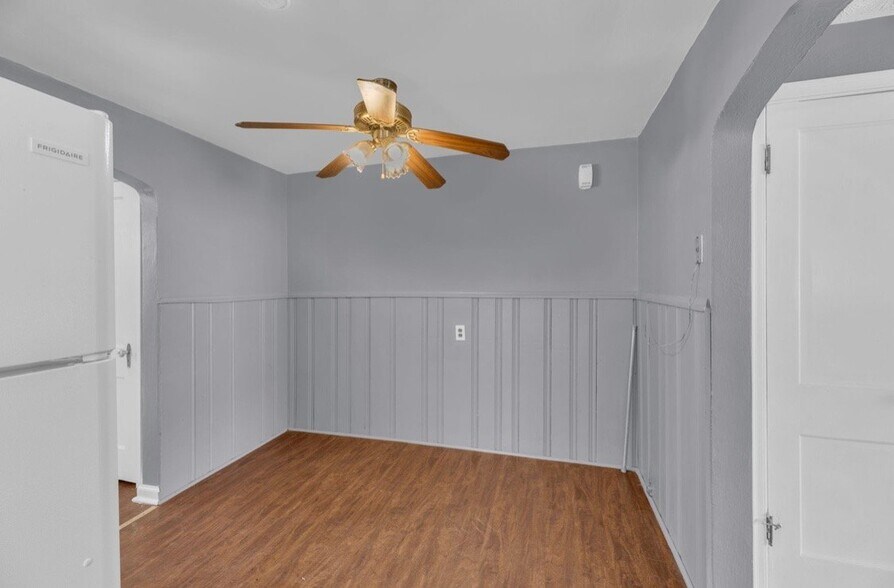 Building Photo - 1631 Summit Rd