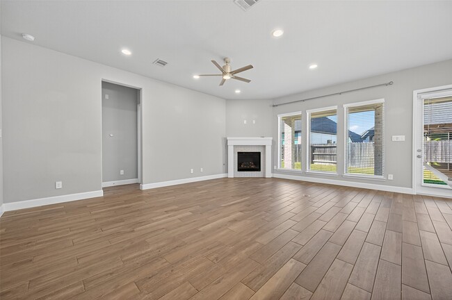 Building Photo - 15330 Legacy Pk Wy