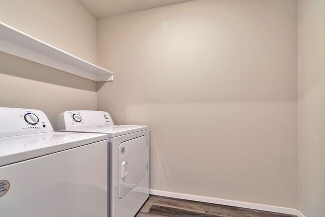 Building Photo - Spacious 3 bed, 2 bath in East Siloam Spri...