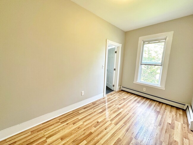 Building Photo - 466 Sumner St